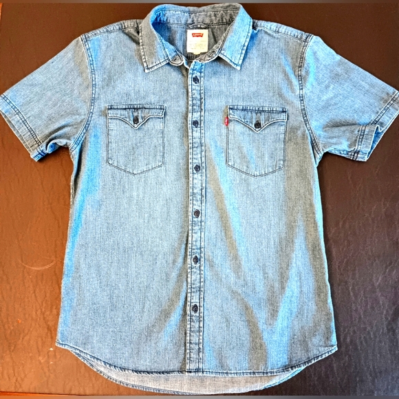 Levi's large cotton denim short sleeve button-down. - Picture 9 of 11